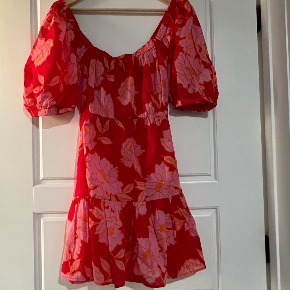 Floral, puff sleeve, tiered mini dress in vibrant red and pink colorway. Size L. - Picture 10 of 10